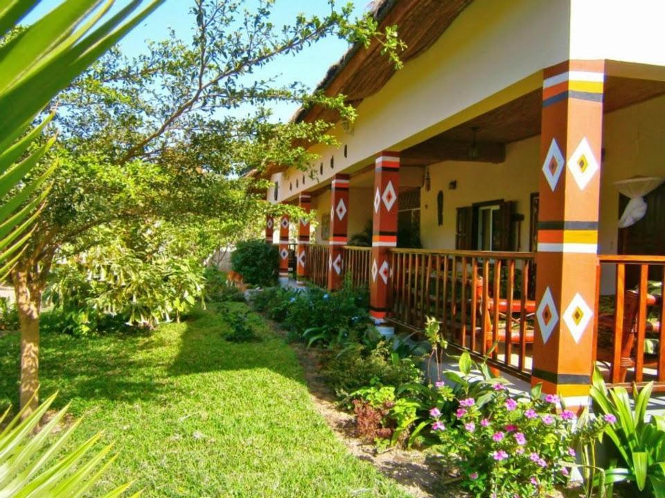 Casa Hotel Sinkiling Gambia Serrekunda Esterno foto