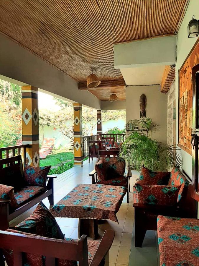 Casa Hotel Sinkiling Gambia Serrekunda Esterno foto