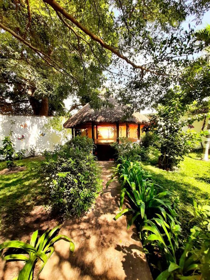 Casa Hotel Sinkiling Gambia Serrekunda Esterno foto