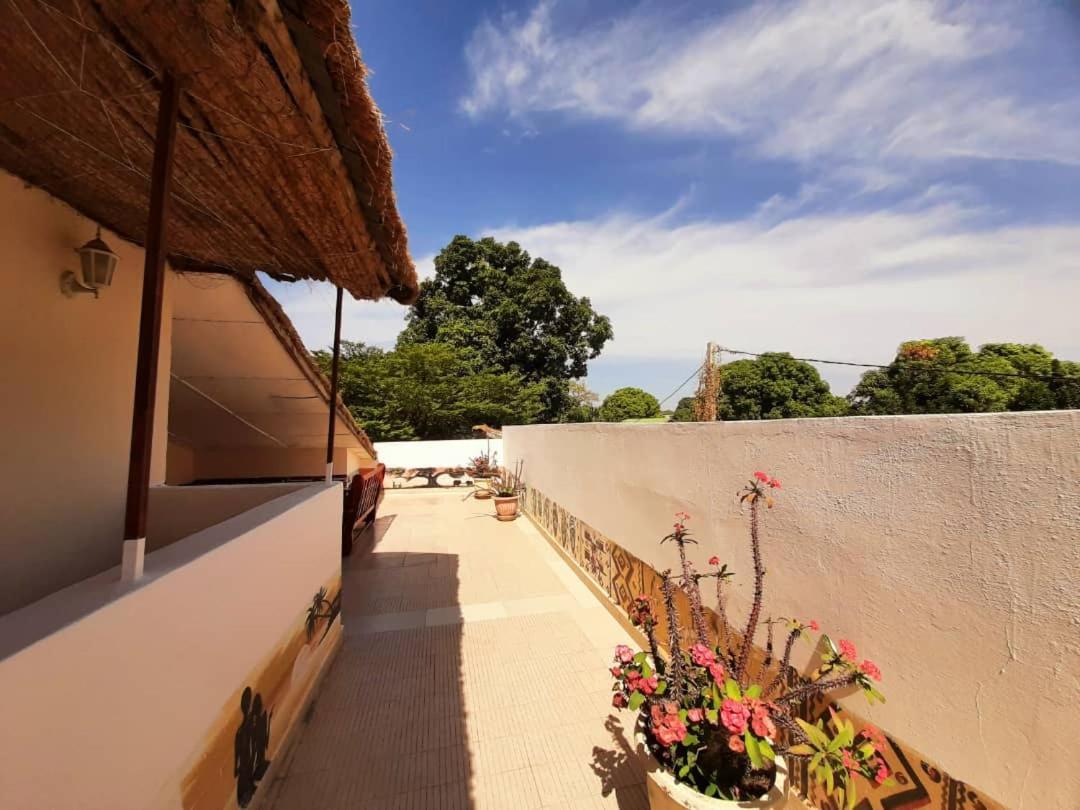 Casa Hotel Sinkiling Gambia Serrekunda Esterno foto