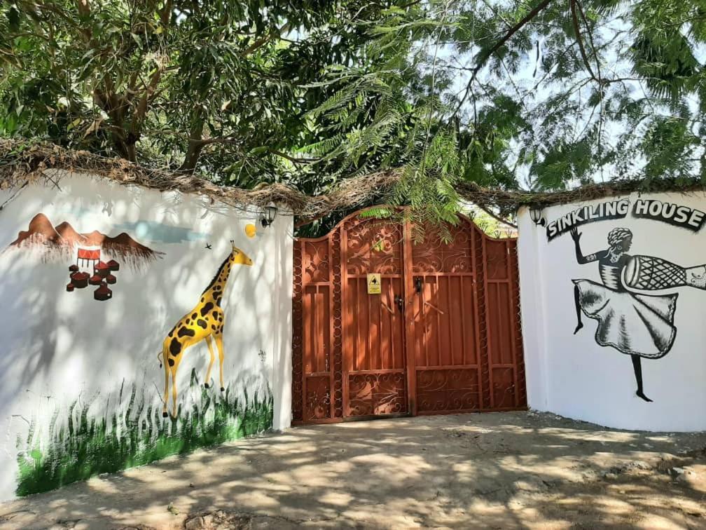 Casa Hotel Sinkiling Gambia Serrekunda Esterno foto